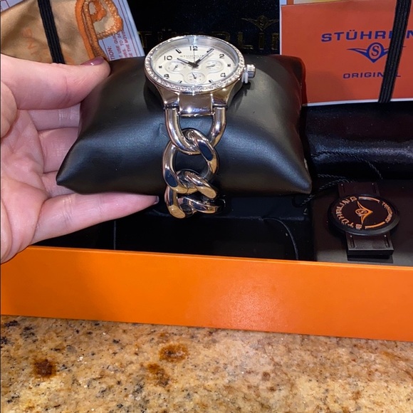 Womens Watch - Picture 2 of 9